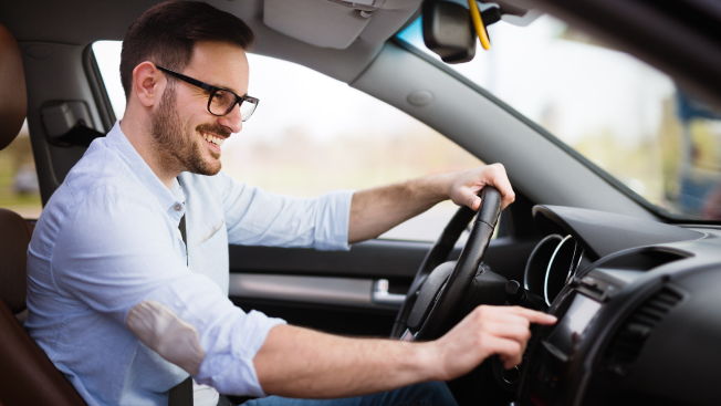 Evaluating Tech Features: Exploring Drivers’ Habits and Preferences Regarding the Technology in Their Cars: Hero | CarMax