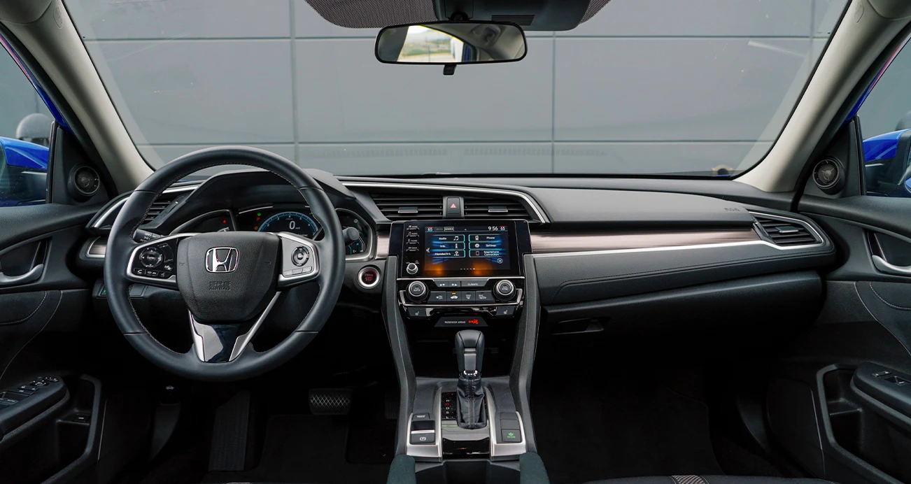 Ask the Expert: Honda Civic Sedan vs. Civic Si: Steering wheel and dashboard of Honda Civic