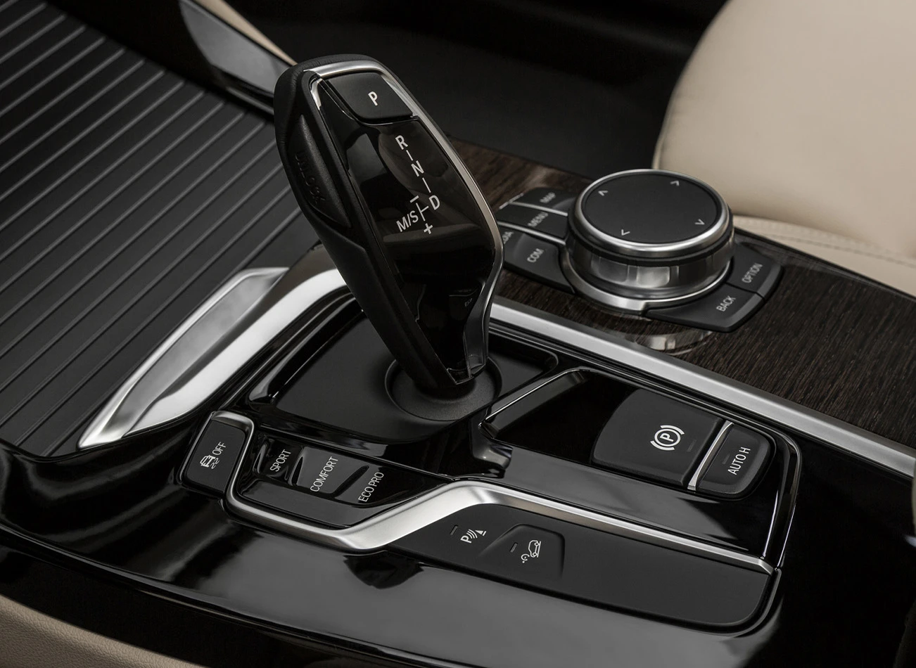 2018 BMW X3: Gear shifter | CarMax