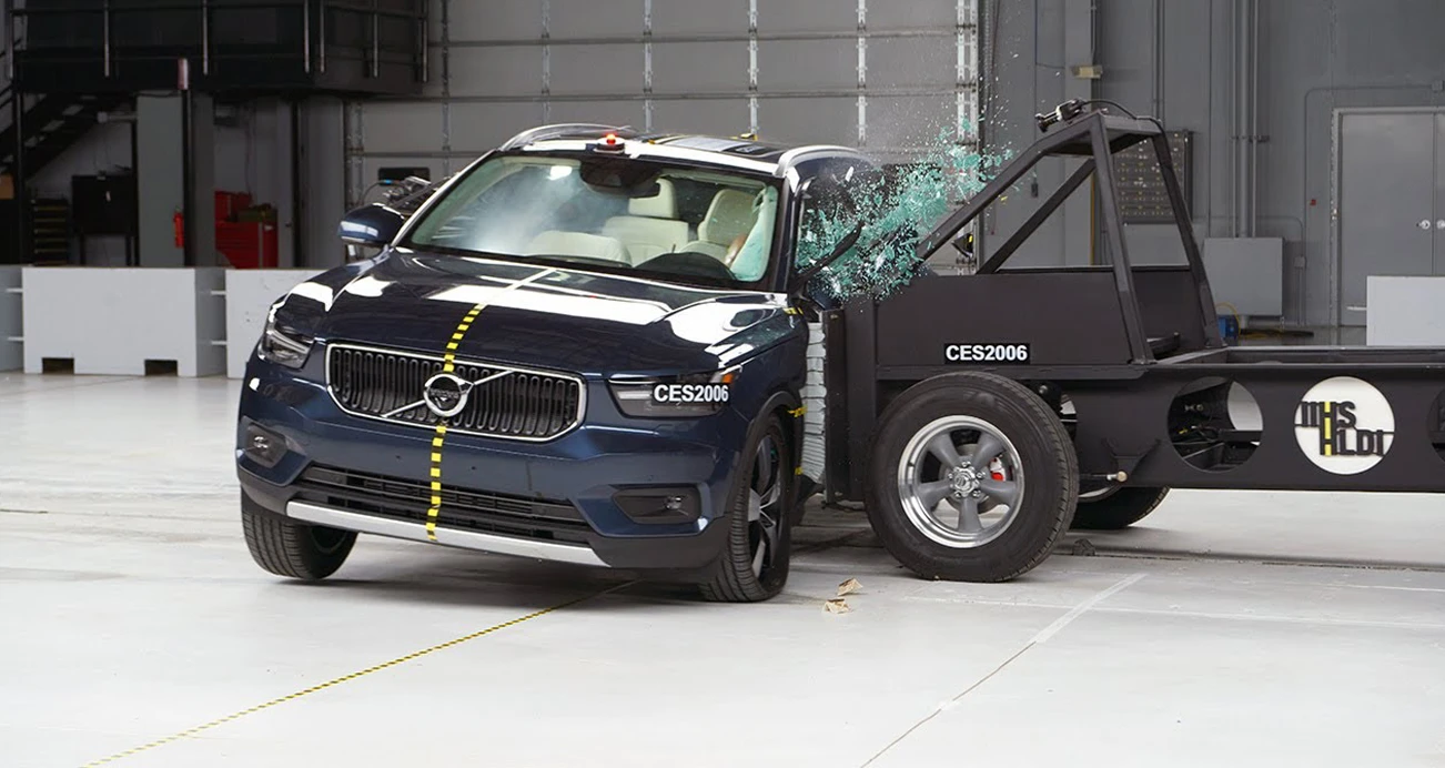 Updated IIHS side crash test on a 2021 Volvo XC40