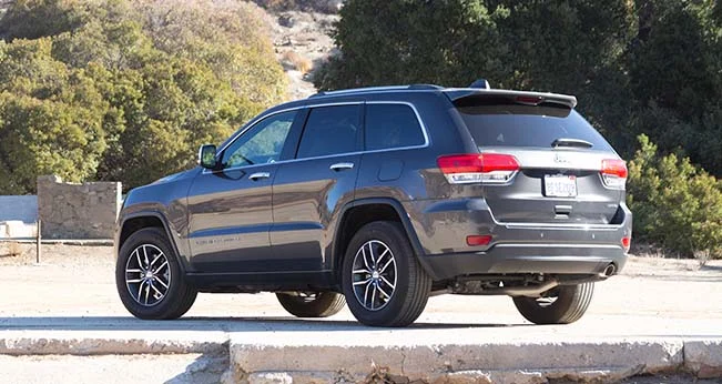 Jeep Grand Cherokee vs. Ford Explorer: Grand Cherokee Exterior Back | CarMax