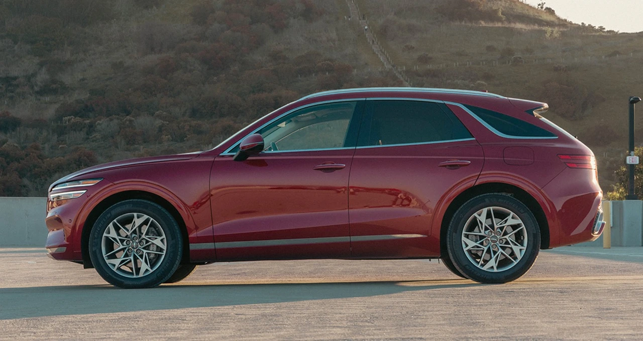 Genesis GV70 side exterior