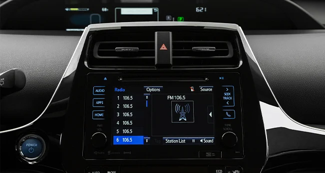 Toyota Prius vs. Honda Insight: Toyota Prius Tech | CarMax