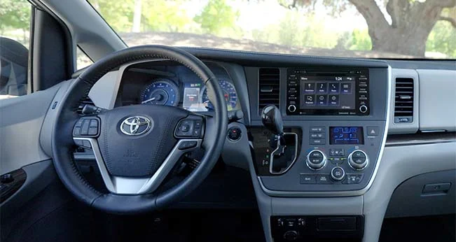 Minivan Comparison: Honda Odyssey vs. Toyota Sienna: Sienna Dashboard | CarMax