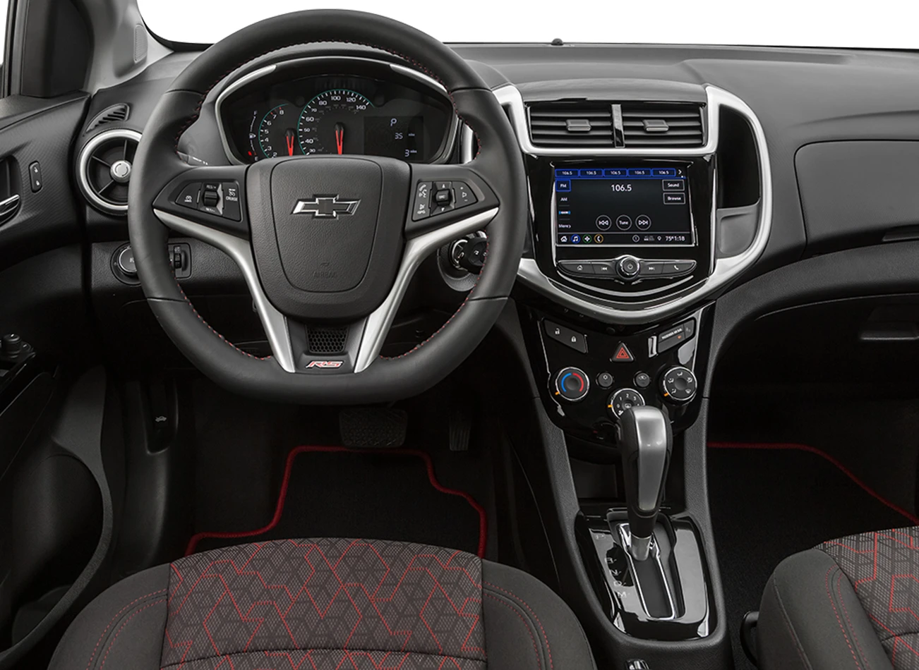 2020 Chevrolet Sonic: Steering wheel and display screen | CarMax