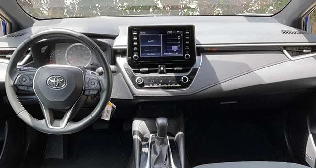 Toyota Corolla vs Hyundai Elantra: Toyota Corolla Technology | CarMax