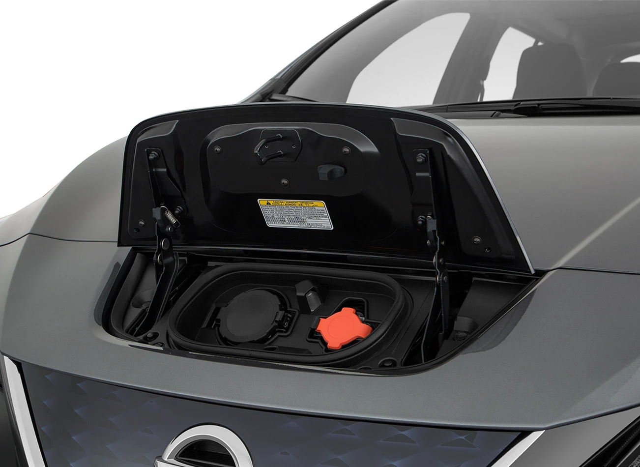 2018 Nissan Leaf: Charge port | CarMax