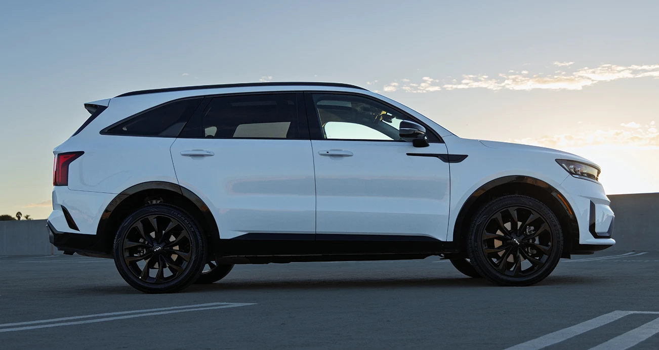 Kia Sorento side exterior