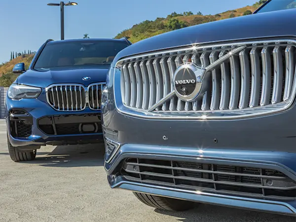 Volvo XC90 vs BMW X5 Hero: Abstract | CarMax