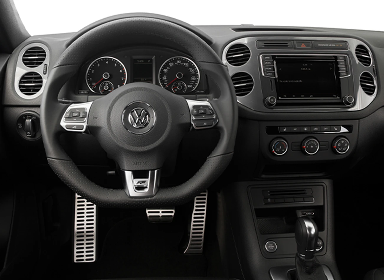 2016 Volkswagen Tiguan Review: Dashboard | CarMax