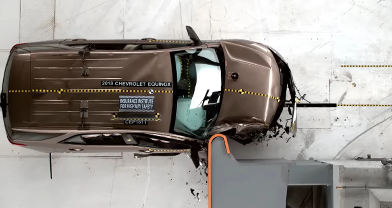 
Bird's-eye view of the IIHS Passenger-Side Small Overlap Front Test: 2018 Chevrolet Equinox