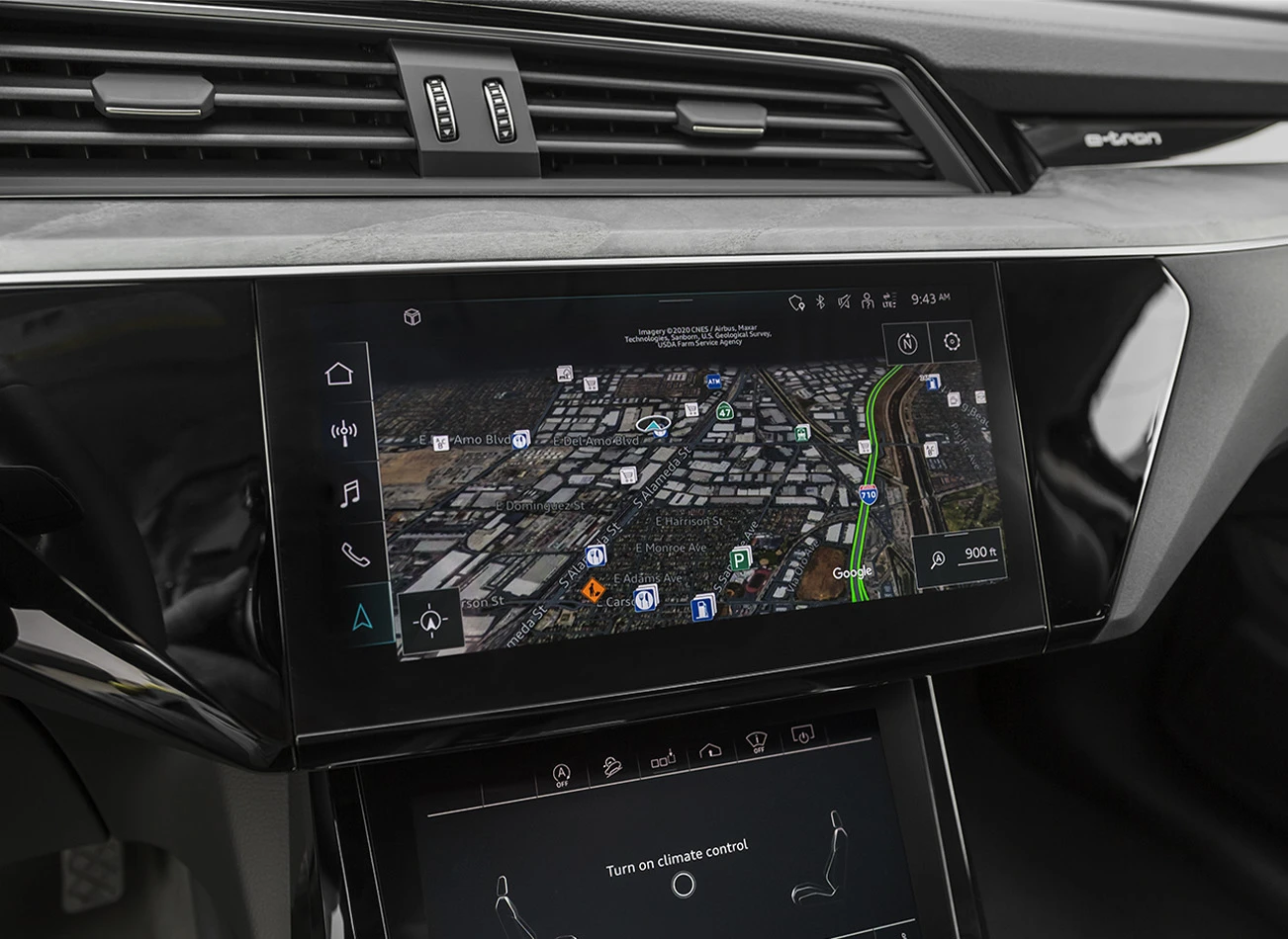 2021 Audi e-tron: Entertainment screen 