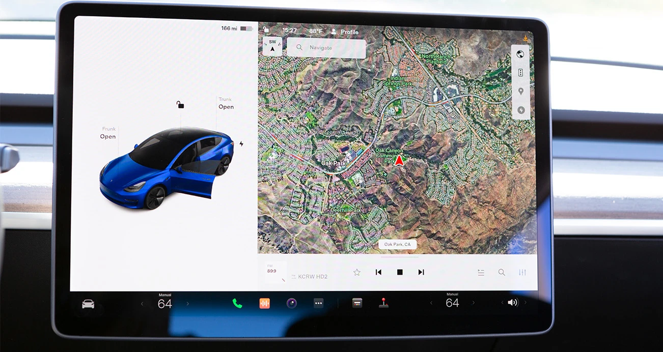 Ask the Experts: Should You Buy a Tesla Model 3?: Tech screen | CarMax