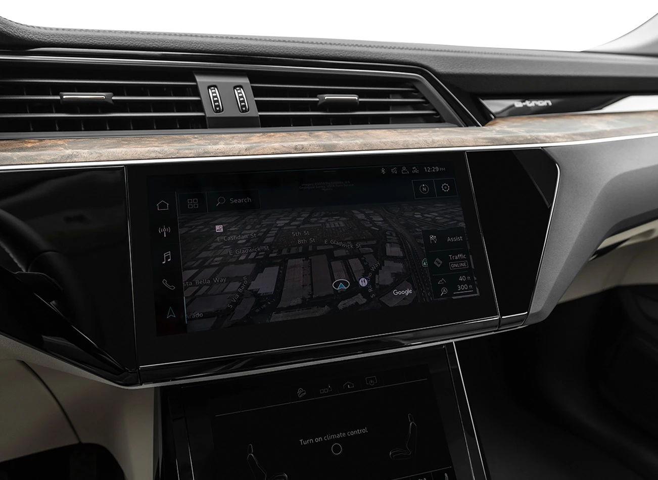 2019 Audi e-tron: Entertainment screen 