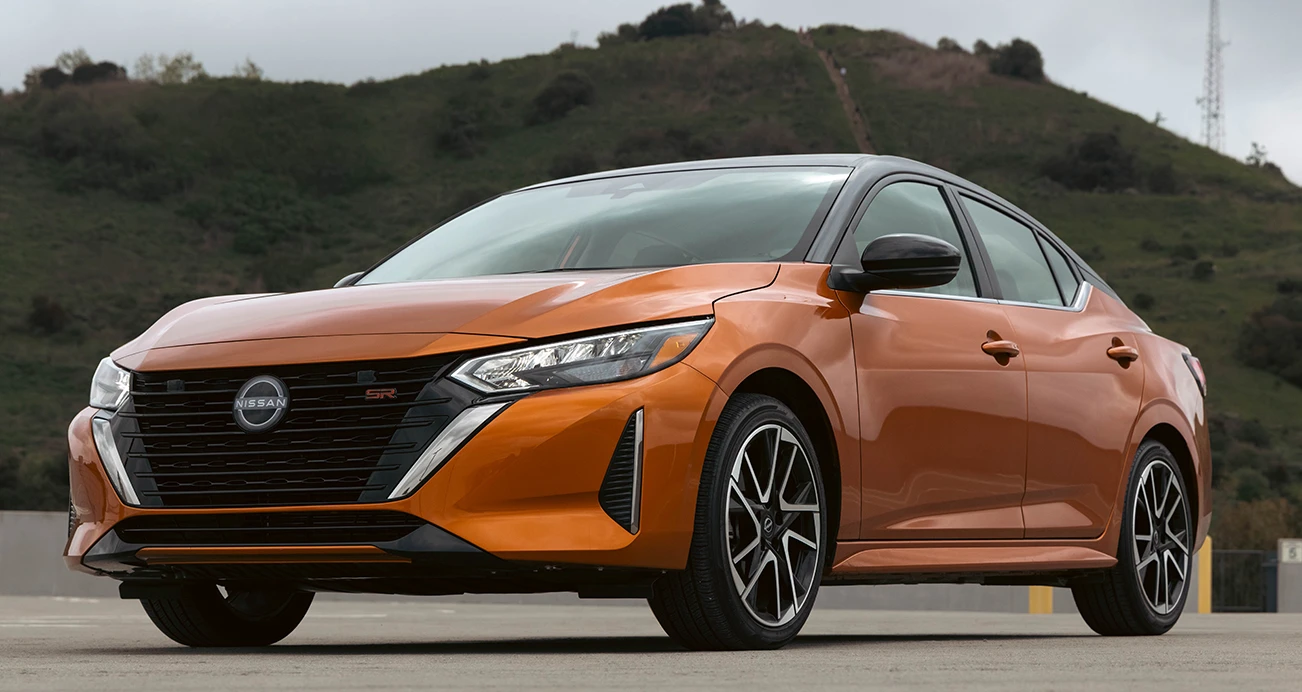 Nissan Sentra side exterior