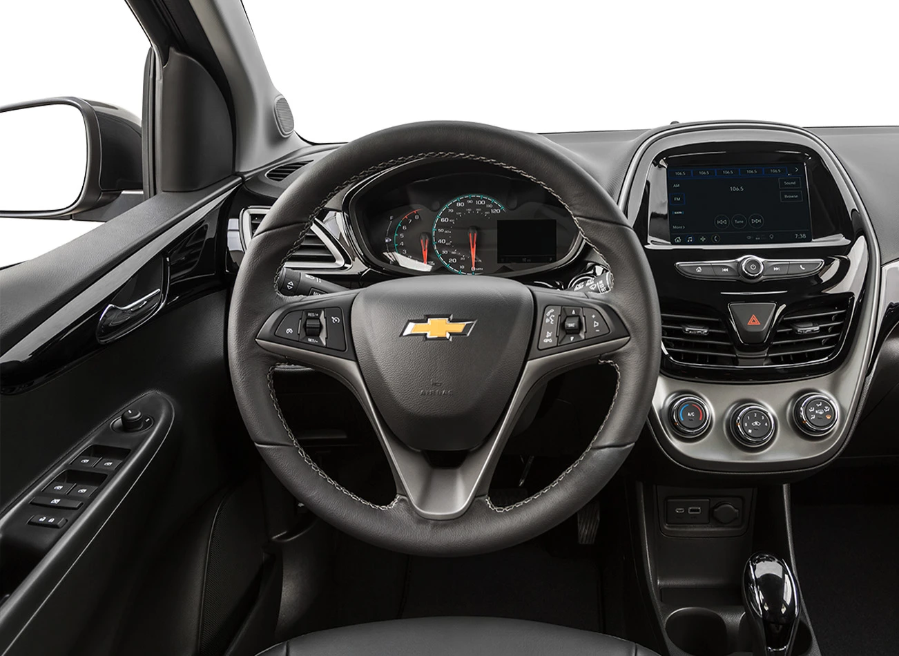 2020 Chevrolet Spark: Steering wheel and display screen | CarMax