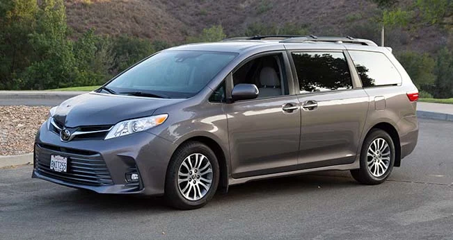 Minivan Comparison: Honda Odyssey vs. Toyota Sienna: Sienna Front Exterior | CarMax