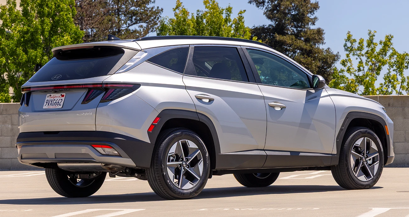Silver Hyundai Tucson exterior side