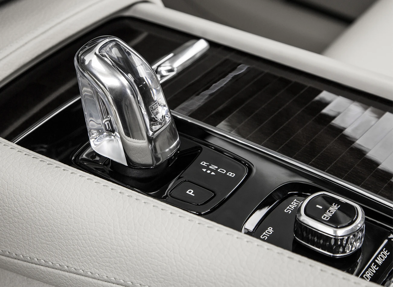 2016 Volvo XC90: Gearshifter | CarMax