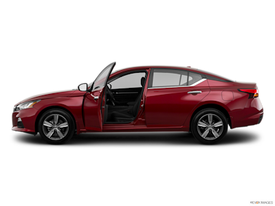 2022 Nissan Altima side view