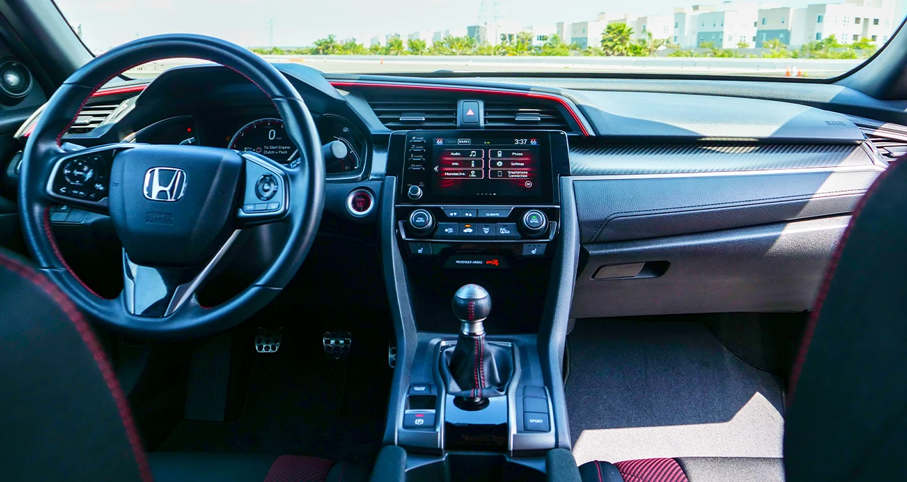 Ask the Expert: Honda Civic Sedan vs. Civic Si: Steering wheel and dashboard of Honda Civic Si