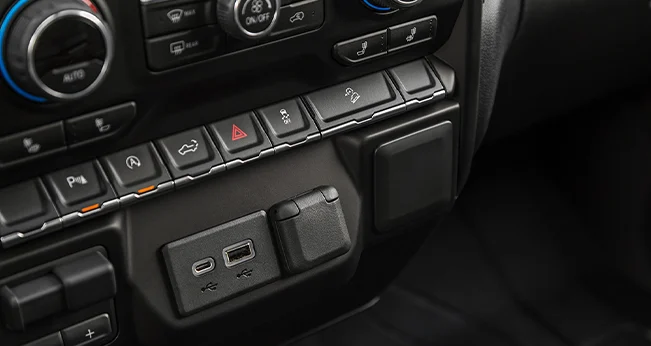 Chevrolet Silverado 1500 vs. Ford F-150: Chevrolet Silverado Tech | CarMax