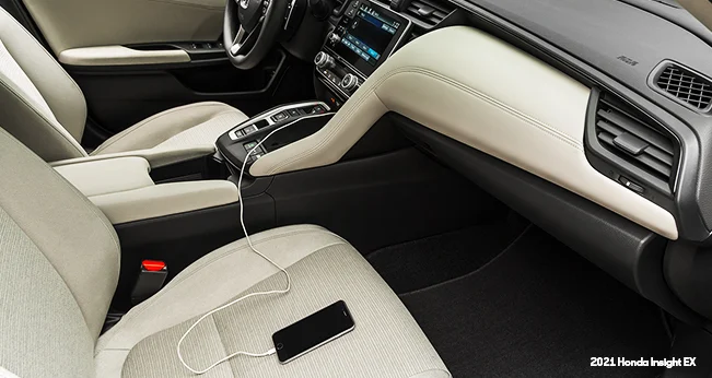 Honda Insight Review: Tech | CarMax