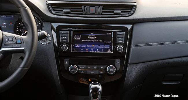 Nissan Rogue Review: Dashboard | CarMax