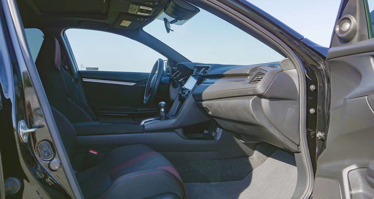 Ask the Expert: Honda Civic Sedan vs. Civic Si: Interior front seats of Honda Civic Si