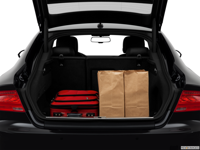 2013 audi a7 cargo area with stuff