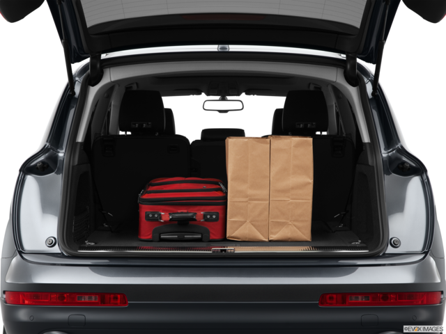 2014 audi q7 cargo area with stuff