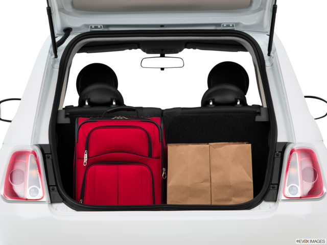 2015 fiat 500 cargo area with stuff