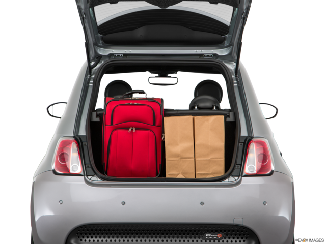 2017 fiat 500e cargo area with stuff