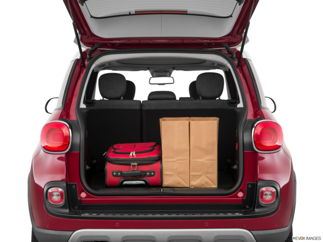 2017 fiat 500l cargo area with stuff