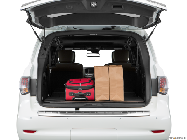 2017 infiniti qx80 cargo area with stuff