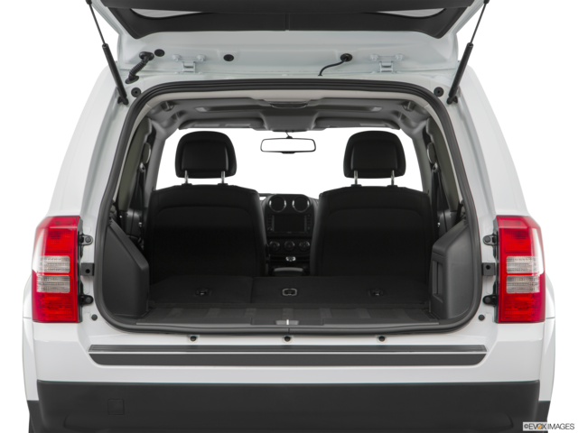 2017 jeep patriot cargo area empty