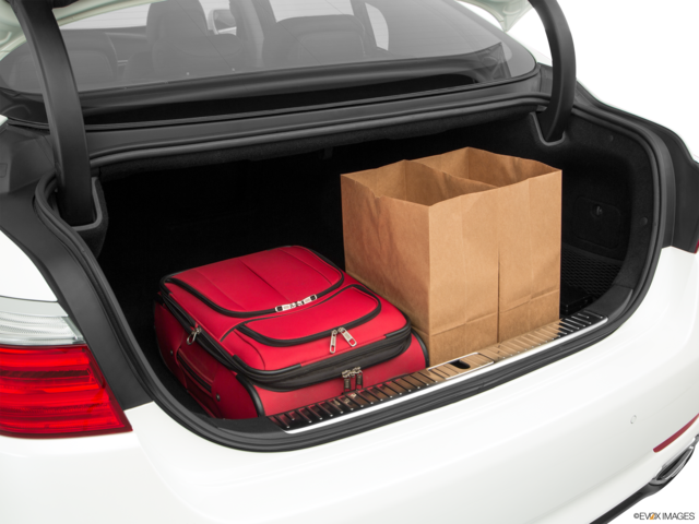 2017 kia k900 cargo area with stuff