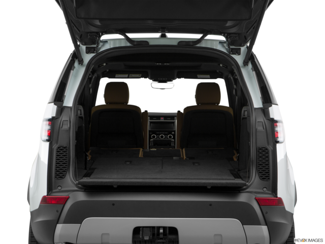 2017 land-rover discovery cargo area empty