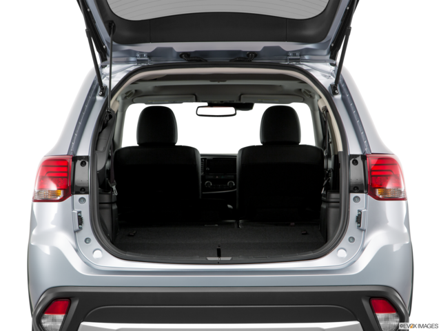 2017 mitsubishi outlander cargo area empty