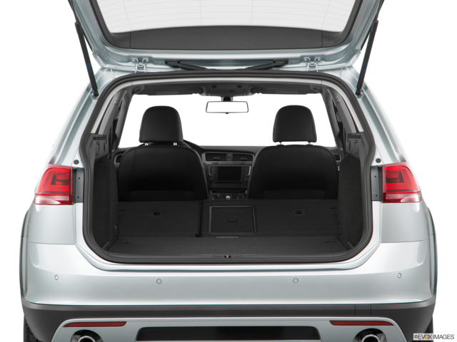2017 volkswagen golf-alltrack cargo area empty