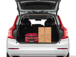 2017 volvo xc90-plug-in-hybrid cargo area with stuff