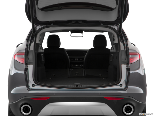 2018 alfa-romeo stelvio cargo area empty