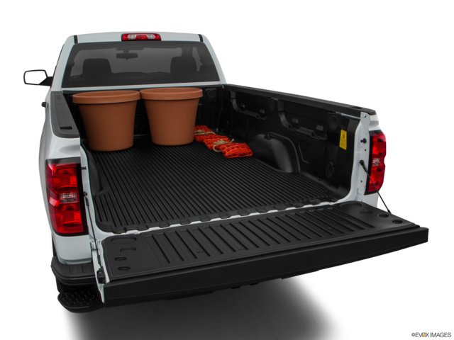 2018 chevrolet silverado-1500 cargo area with stuff