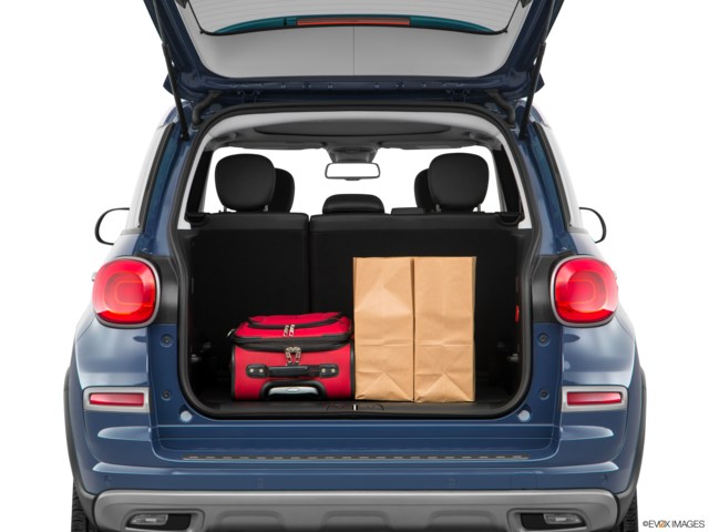2018 fiat 500l cargo area with stuff