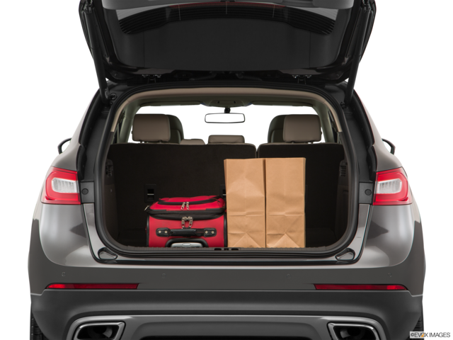 2018 lincoln mkx cargo area with stuff
