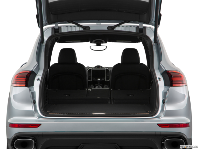 2018 porsche cayenne cargo area empty