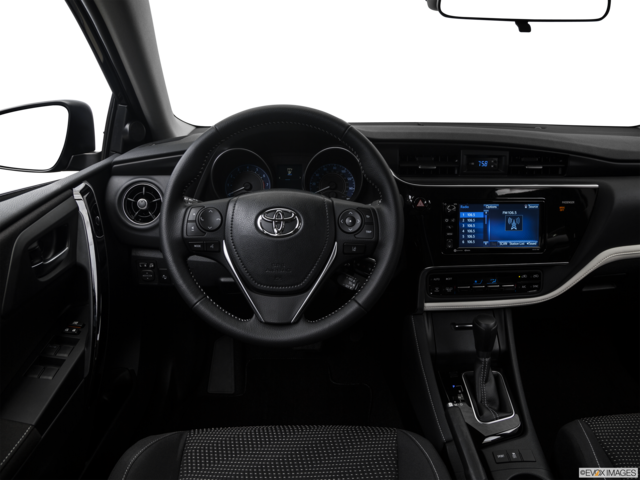 2018 toyota corolla-im dashboard