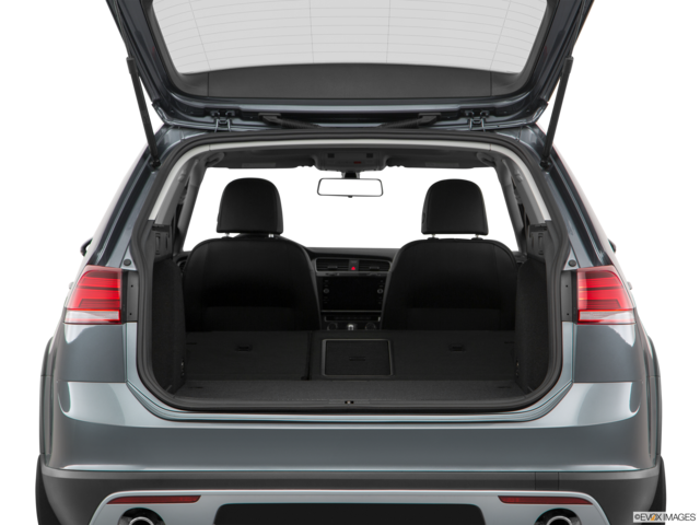 2018 volkswagen golf-alltrack cargo area empty
