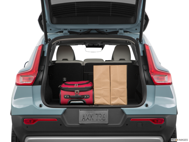 2019 volvo xc40 cargo area with stuff