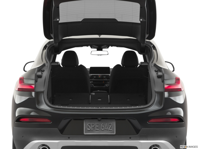 2020 bmw x4 cargo area empty